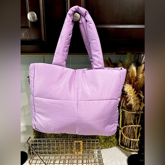 🌟New🌟 Sanrio Puff Quilted Tote Bags (1 Item) - Picture 10 of 10